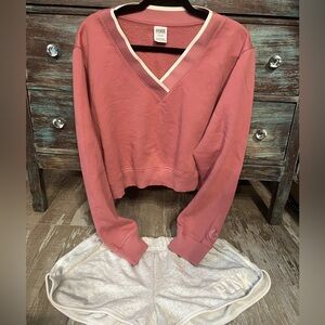 EUC💗PINK VS SET!Crop
VNeck Pink Pullover Fleece& Varsity Gray Fleece Short!Sz-L!